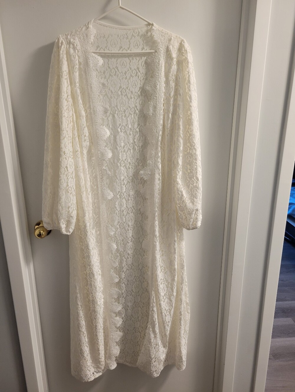 ⭐️NWOT⭐️ Women's Ivory Lace Long Sleeve Cover-Up